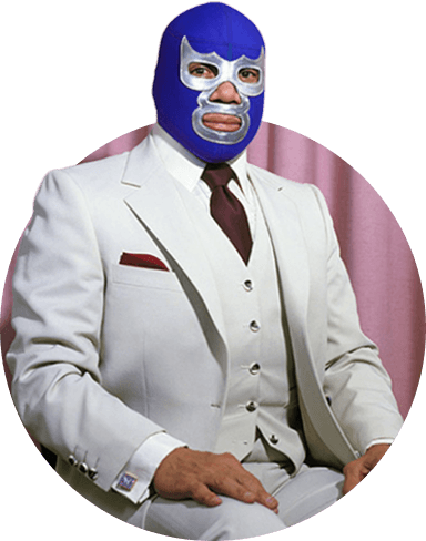 Person mit Ananas auf dem Kopf trägt eine Brille mit Lottokugeln